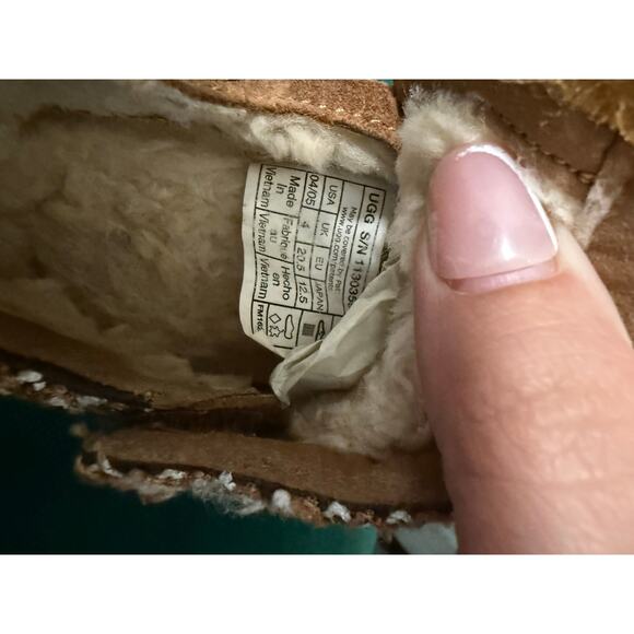 Size 4/5 Infant UGG Tasman - Picture 6 of 6